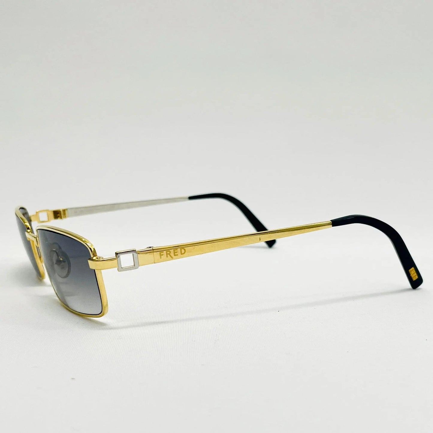 Fred-Paris-Sonnenbrille-Sunglasses-Model-Saint-Vincent-Gold Alt-Text bearbeiten