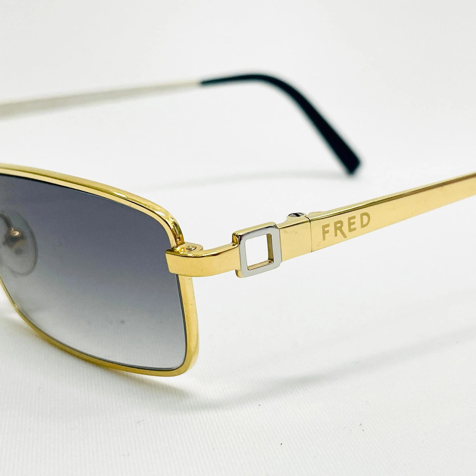 Fred-Paris-Sonnenbrille-Sunglasses-Model-Saint-Vincent-Gold  Alt-Text bearbeiten