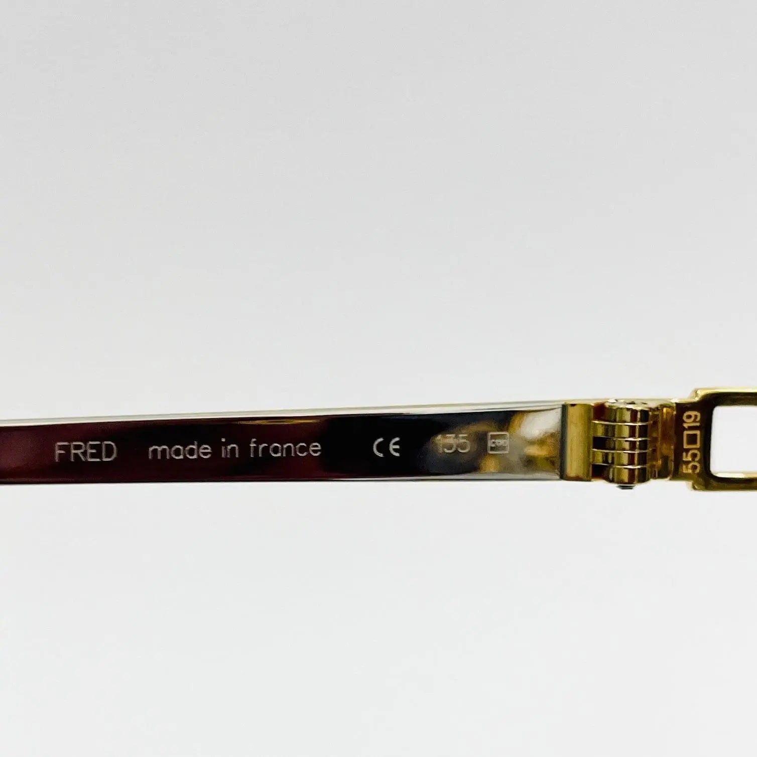 Fred-Paris-Sonnenbrille-Sunglasses-Model-Saint-Vincent-Gold  Alt-Text bearbeiten