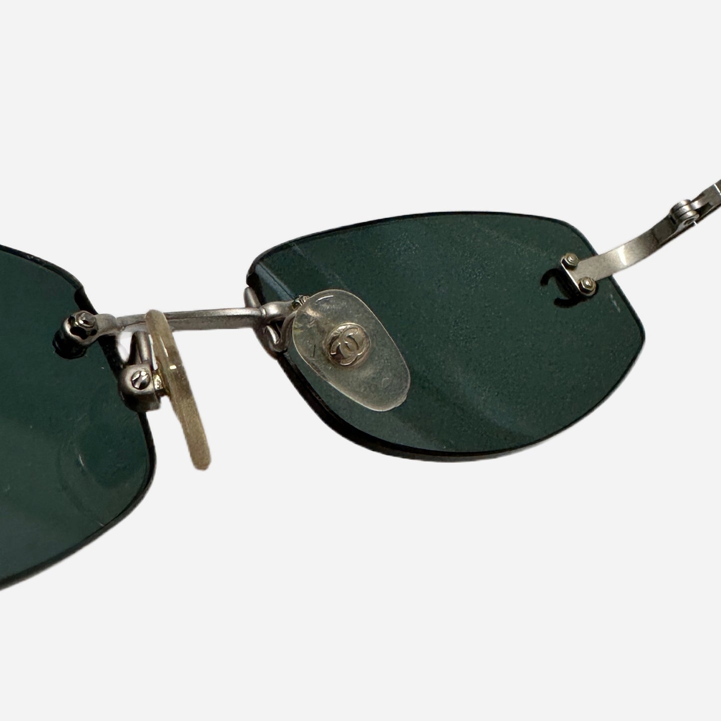 The-Seekers-Vintage-Coco-Chanel-Sunglasses-Sonnenbrille-Rahmenlos-4002-nose