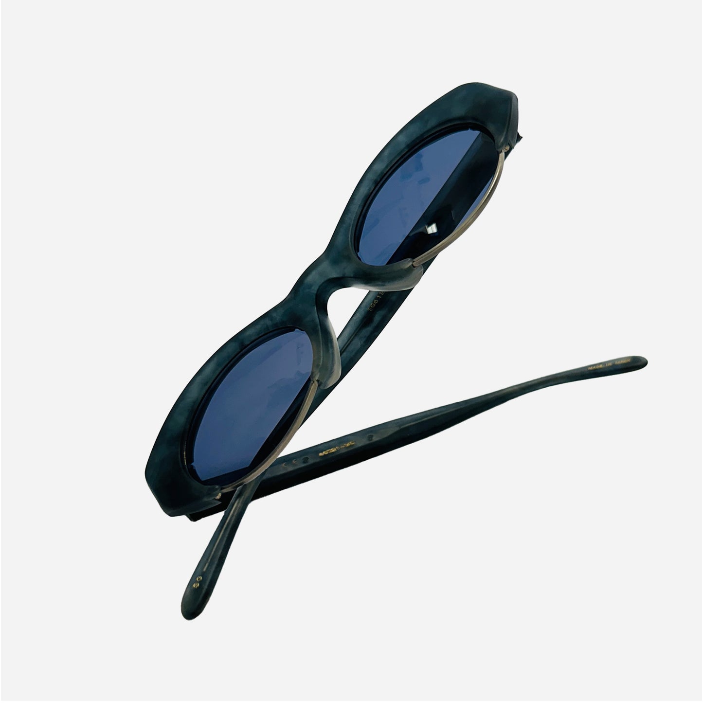 Vintage-Matsuda-Sonnenbrille-Sunglasses-10612-horn-the-seekers-standing